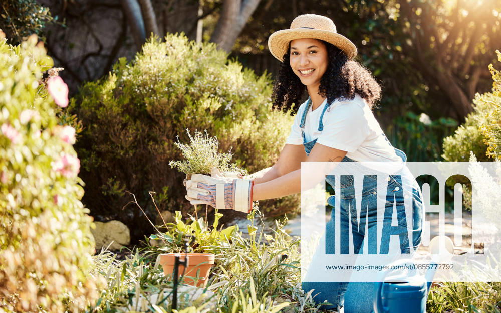 Woman, portrait and planting for backyard gardening with a smile, happiness and outdoor with plants. Girl, garden development and spring for sustainability, environment and ecology for agro growth. (License=RF) ,model released, Symbolfoto