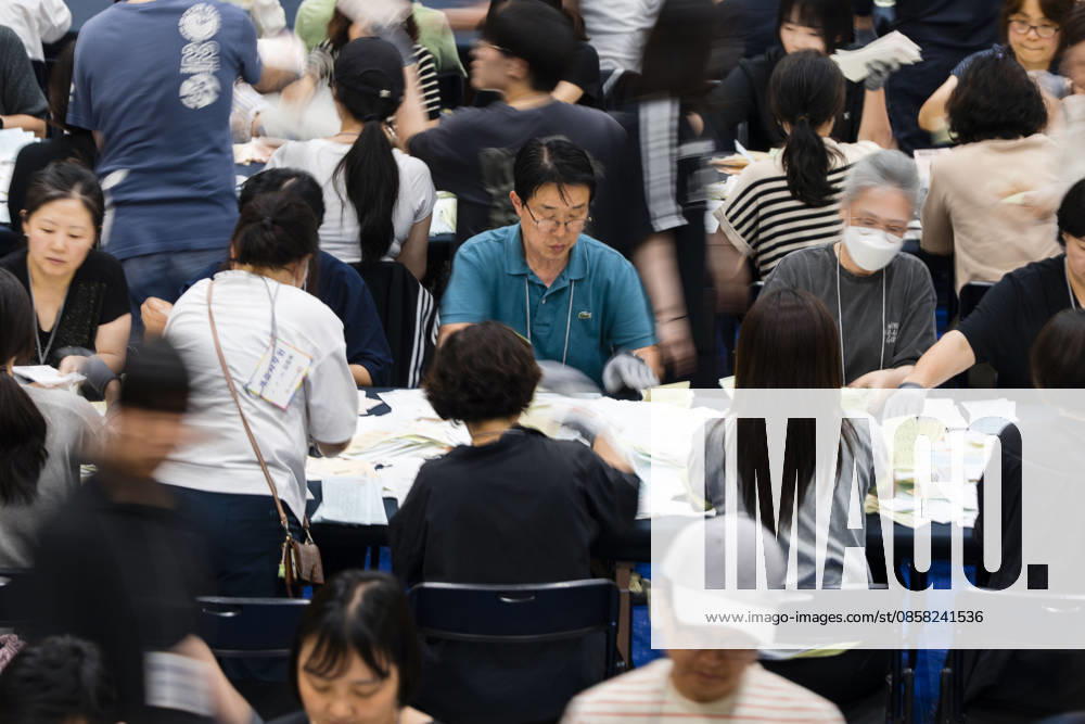Poll workers count ballots after the conclusion of voting in South KoreaÃ¢â‚¬â ¢s local elections on Wednesday, June 3, 2026 in Seoul, South Korea. Seoul South Korea - ZUMAh163 20260603_znp_h163_039