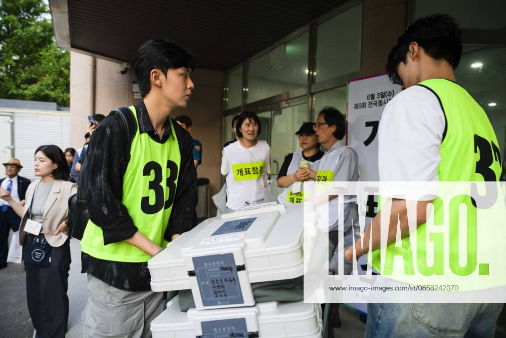 Poll workers move ballot boxes after the conclusion of voting in South KoreaÃ¢â‚¬â ¢s local elections on Wednesday, June 3, 2026 in Seoul, South Korea. Seoul South Korea - ZUMAh163 20260603_znp_h163_042