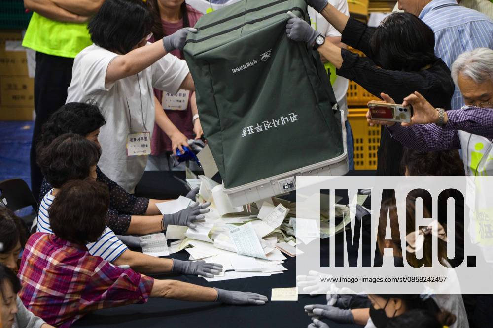 Poll workers count ballots after the conclusion of voting in South KoreaÃ¢â‚¬â ¢s local elections on Wednesday, June 3, 2026 in Seoul, South Korea. Seoul South Korea - ZUMAh163 20260603_znp_h163_040