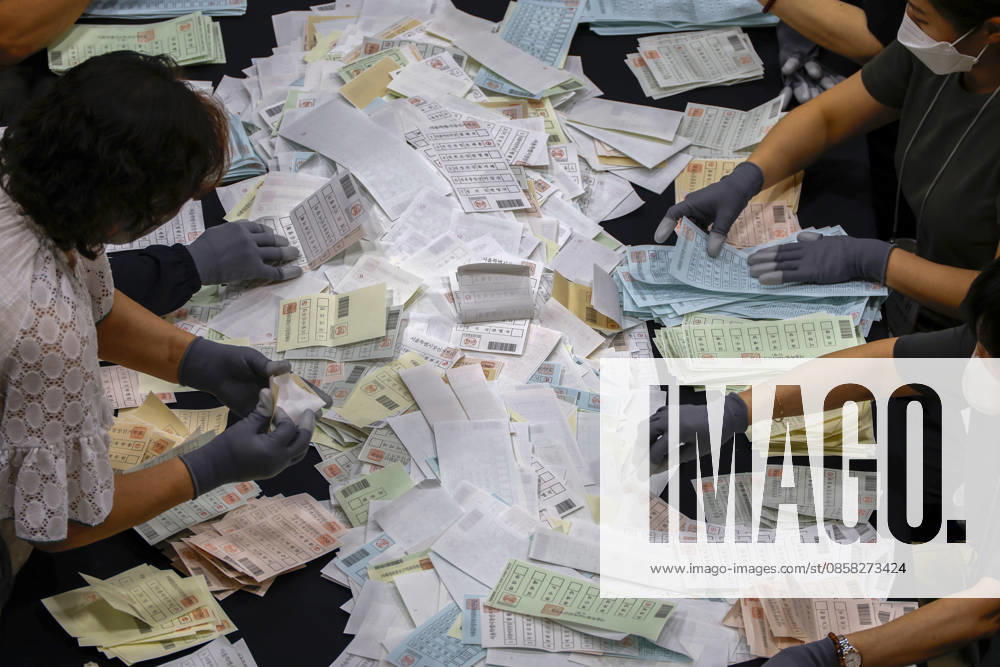 Nationwide local election vote count begins in South Korea Election officials sort ballots transferred from polling stations for the 9th National Simultaneous Local Elections at a vote-counting center in Seoul, South Korea, on June 03, 2026. Seoul South Korea
