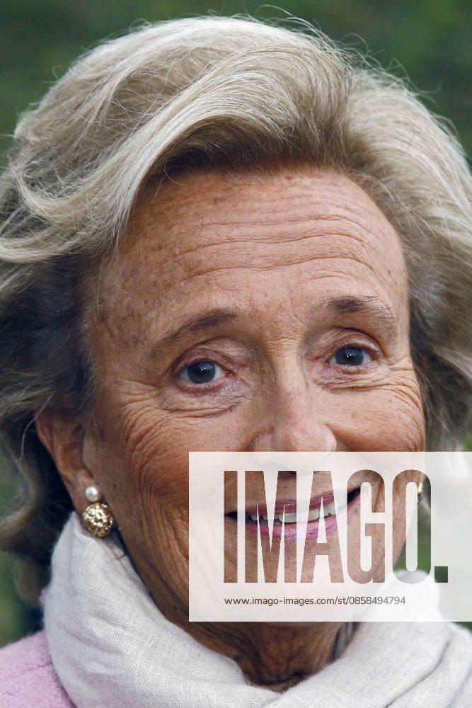 Bernadette Chirac, Wife Of Former French President Jacques Chirac, Dies At 93 Bernadette Chirac, wife of former French President Jacques Chirac, has died at the age of 93. A steadfast supporter throughout her husband’s political career, Bernadette Chodron de Courcel became an influential figure in French public life. She served as a member of the Corrèze General Council and was deeply involved in charitable work. She passed away on Friday at the age of 93. FILE - First Lady Bernadette Chirac, who is herself a deputy here, arrives to attend the New Year s wishes to the French south-western regional area of Correzel given by her husband President Jacques Chirac, in Tulle, France, on January 6, 2007. Photo by Thierry Orban ABACAPRESS.COM Tulle