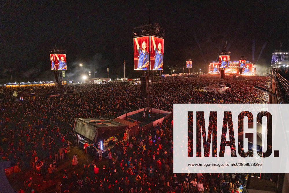 Rock am Ring 2026, Tag 2, 6.6.2026 Ausverkauftes Haus -- Mit dem Traditionsfestival Rock am Ring am Nürburgring in der Eifel startet in Deutschland die Festival-Saison. Rock am Ring findet in diesem Jahr vom 5. bis 7. Juni statt. Rund 80 Bands und Künstler stehen auf einer der drei großen Bühnen. Nürburg Nürburgring Rheinland-Pfalz Deutschland