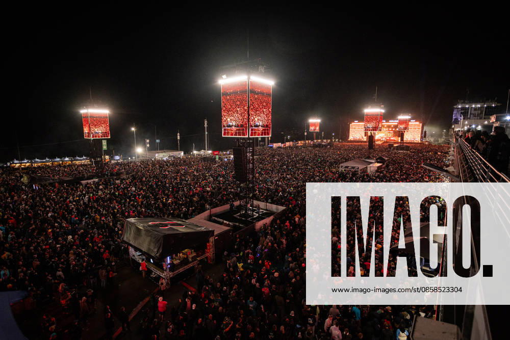 Rock am Ring 2026, Tag 2, 6.6.2026 Ausverkauftes Haus -- Mit dem Traditionsfestival Rock am Ring am Nürburgring in der Eifel startet in Deutschland die Festival-Saison. Rock am Ring findet in diesem Jahr vom 5. bis 7. Juni statt. Rund 80 Bands und Künstler stehen auf einer der drei großen Bühnen. Nürburg Nürburgring Rheinland-Pfalz Deutschland