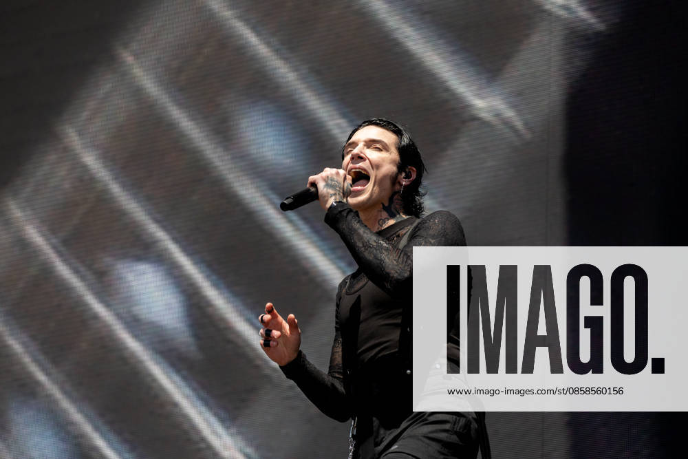 Andy Biersack (Gesang) während des Auftritts der US-amerikanischen Rockband Black Veil Brides im Rahmen des Festivals Rock am Ring 2026 am Nürburgring. Nürburg Rock am Ring Rheinland-Pfalz Germany