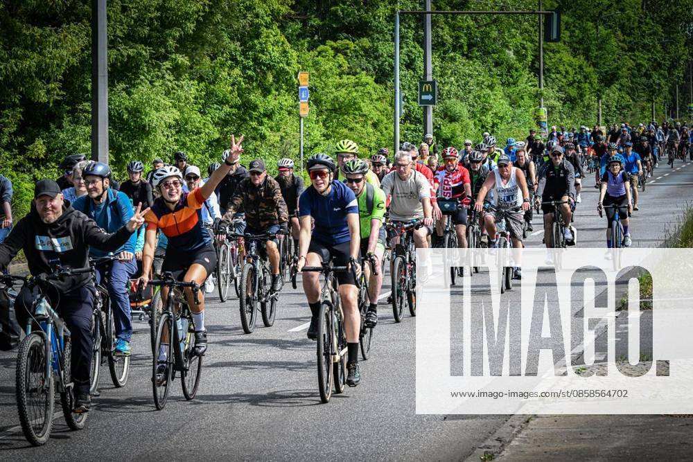 Fahrrad-Sternfahrt des ADFC Berlin, Von verschiedenen Startpunkten fahren die Teilnehmenden laut ADFC insgesamt über mehr als 2.700 Kilometer Strecke zum Großen Stern am Tiergarten. Die Sternfahrt findet dieses Jahr zum 50. Mal statt. Das Motto lautet Â«Die Zukunft fährt Rad!Â» , fotografiert am 07.06.2026 in Berlin. Berlin Berlin Berlin