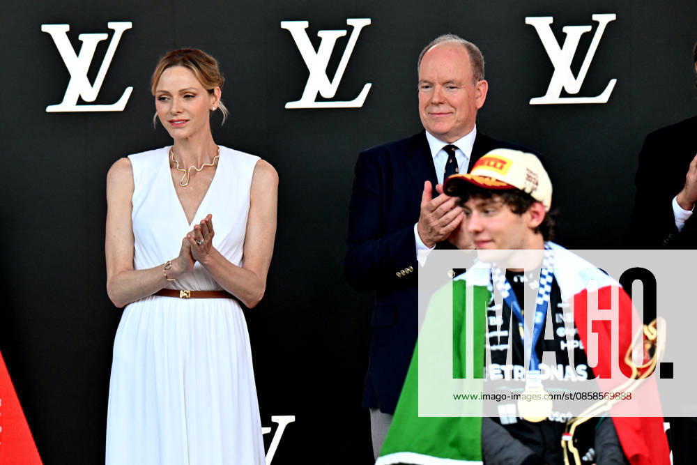 Prince Albert II of Monaco, Princess Charlene of Monaco with Kimi Antonelli on the podium for the trophy presentation of the Formula 1 Louis Vuitton Monaco Grand Prix 2026, in Monte Carlo, Monaco, June 7, 2026 Bruno Bebert Bestimage Podium after the F1 Monaco Grand Prix on June 7, 2026 at the Circuit de Monaco in Monte Carlo, Monaco Monte Carlo France