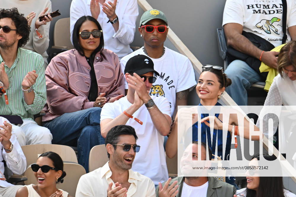 Internationaux de Roland Garros Tribunes du 6 juin Finale Hommes Celebrities watching Mens final during Roland Garros 457128 2026 06 07 France Williams, Pharrell Lasichanh, Helen Kerr, Miranda Spiegel, Evan