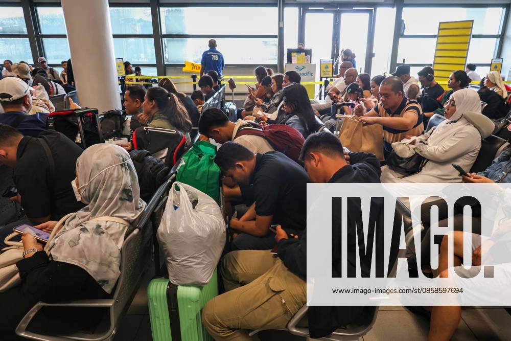 Reactions After Magnitude 7.8 Earthquake Strikes Southern Philippines PASAY CITY, PHILIPPINES - JUNE 8: Passengers bound for the quake-hit city of General Santos wait for flight departure , following a powerful magnitude 7.8 earthquake that struck Southern Philippines, at the domestic departure area at NAIA airport, Pasay City, Philippines, on June 8, 2026. Multiple buildings across the Mindanao region have reportedly been damaged or collapsed. Rescue operations are underway. Daniel Ceng Anadolu Pasay City Philippines. Editorial use only. Please get in touch for any other usage.
