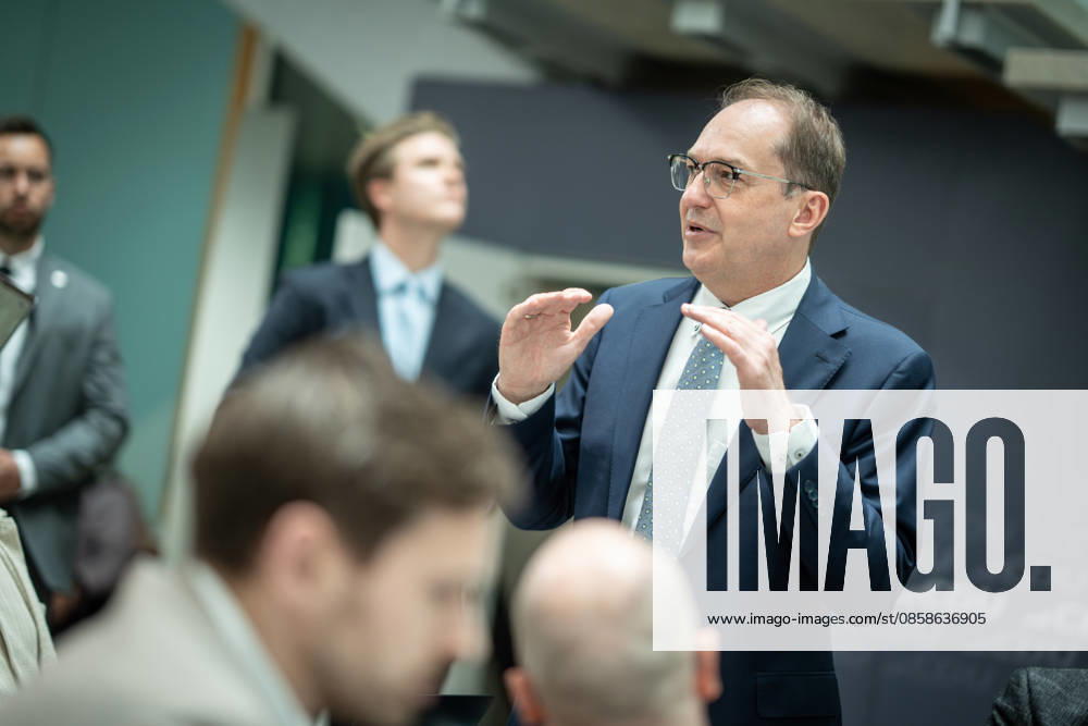 Bundesinnenminister Alexander Dobrindt führt nach der Bundesvorstandssitzung ein Hintergrundgespräch mit den anwesenden Journalisten;CDU Bundesvorstand und Gremiensitzungen am 08.06.2026, Berlin Berlin Deutschland Konrad-Adenauer-Haus, Bundespart
