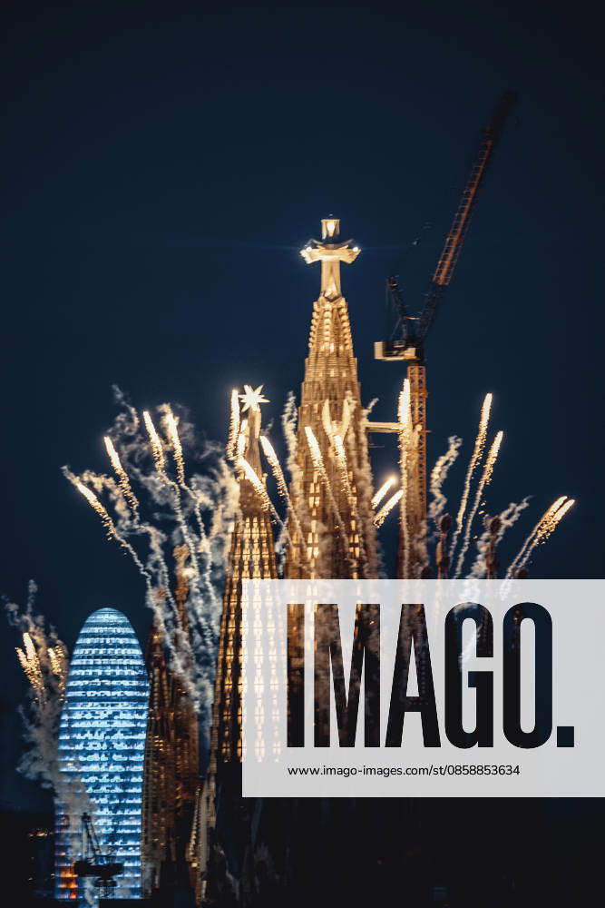 The Tower of Jesus at the Sagrada Familia is illuminated following its inauguration and blessing by Pope Leo XIV in Barcelona. Barcelona Spain - ZUMAo105 20260610_fap_o105_020