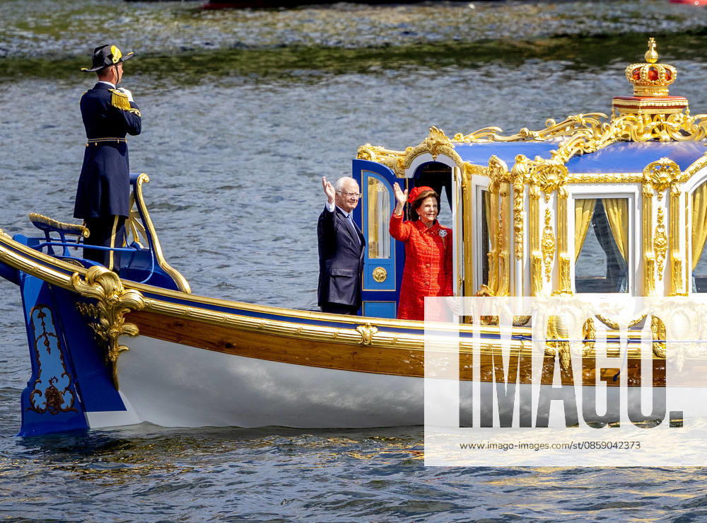 Sweden Embarking Vasaorden, Skeppsbron on the occasion of the celebration of the King and Queens Golden wedding anniversary in Stockholm. King Carl Gustaf and Queen Silvia Â