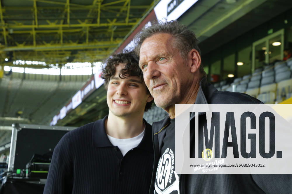 Dortmund, Ruhrgebiet, NRW, Hollywoodstar Ralf Moeller besuchte die Handwerkermesse herocon. Der Schauspieler und Sportler war gemeinsam mit seinem Sohn Leon Moeller im Signal Iduna Park präsent. Im Talk mit Stadionsprecher Norbert Dickel sprach er gemeinsam mit Andreas Grewe von Hans Schäfer workwear darüber wie das Handwerk heute Jugendliche begeistern kann und wie Nachwuchskräfte gewonnen werden können. Ralf Möller ist als Handwerksbotschafter unterwegs.