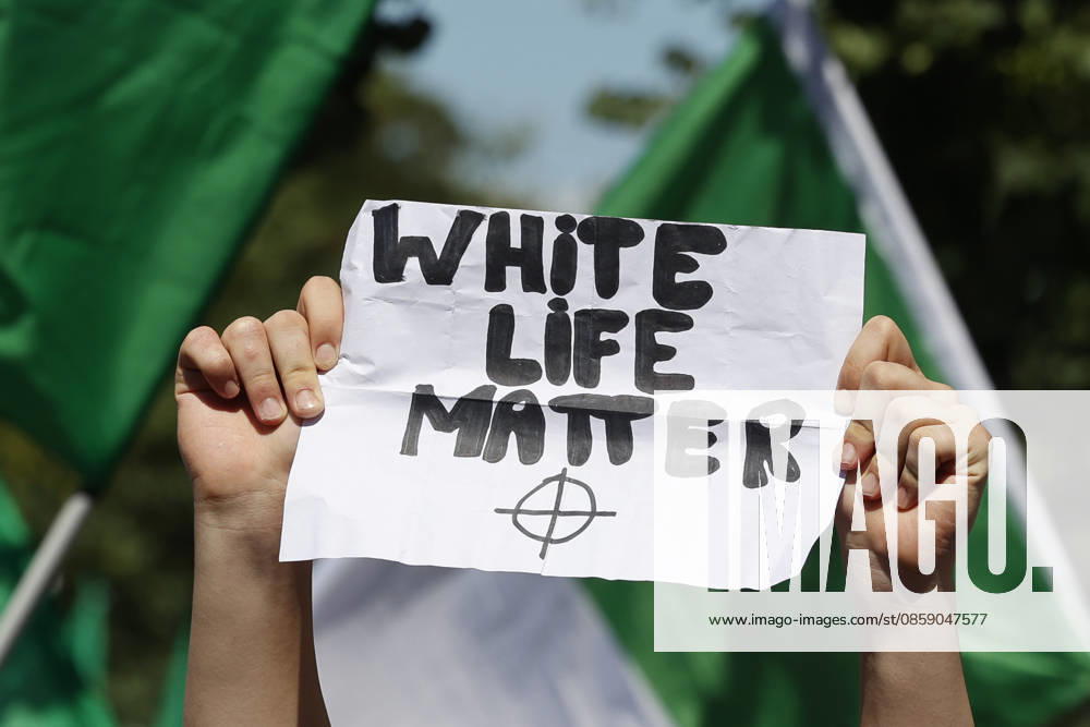 Anti-immigration demonstration in Rome ROME, ITALY, JUNE 13: Protesters wave tricolour Italian flags during an anti-immigration demonstration in Rome, Italy, on June 13, 2026. Thousands of people took part in a march organized by the far-right movement Remigration and Reconquest in support of a popular legislative proposal aimed, according to the organizers, at tackling irregular immigration and safeguarding national identity. Chants praising Benito Mussolini and anti-Muslim slogans were also heard during the demonstration. Riccardo De Luca Anadolu Rome Italy. Editorial use only. Please get in touch for any other usage.