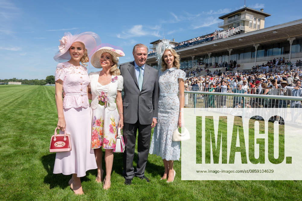 Prix De Diane Longines 2026 - Chantilly Princess Maria-Carolina de Bourbon Siciles, Princess Camilla de Bourbon Siciles, Prince Charles de Bourbon Siciles and Princess Maria-Chiara de Bourbon Siociles attend the Prix de Diane Longines 2026 at Hippodrome de Chantilly on June 14, 2026 in Chantilly, France. Photo by Laurent Zabulon ABACAPRESS.COM Chantilly France