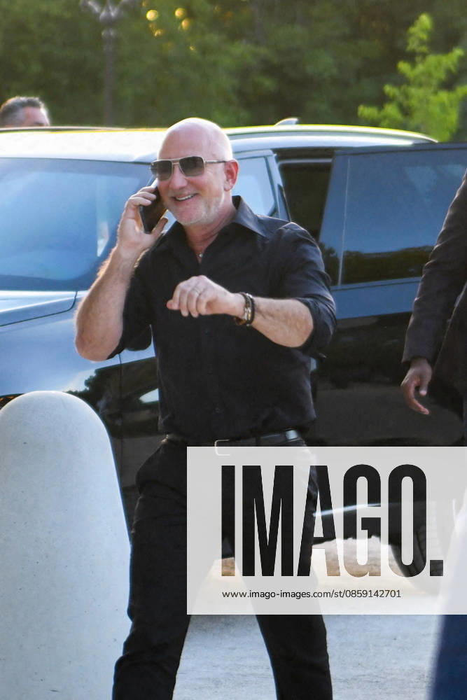 #2 Jeff Bezos Arrives in Paris Jeff Bezos arrives in Paris, France, busy on his phone while wearing sunglasses. Paris, France, June 14, 2026. Photo by Florian Poitout ABACAPRESS.COM Paris Ile-de-France France