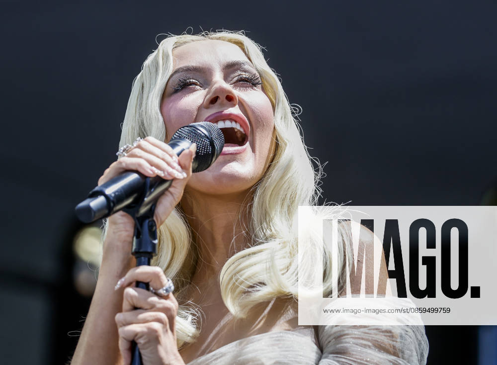 Christina Aguilera performs at the grand opening for the Obama Presidential Center in the center s John Lewis Plaza in Chicago, Illinois, on Thursday, June 18, 2026. The grounds open to the public on Juneteenth, June 19th. CHI20260618851 TANNENxMAURY
