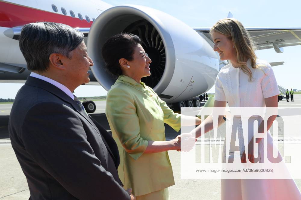 Crown Princess Elisabeth welcomes Japanese Emperor Naruhito and Japanese Empress Masako upon the arrival at Melsbroek military airport for an official state visit of the Japanese Emperor and Empress to Belgium, on Saturday 20 June 2026, in Brussels. The Emperor and Empress of Japan visit Belgium from June 20-25. POOLxPHILIPxREYNAERS 178446371