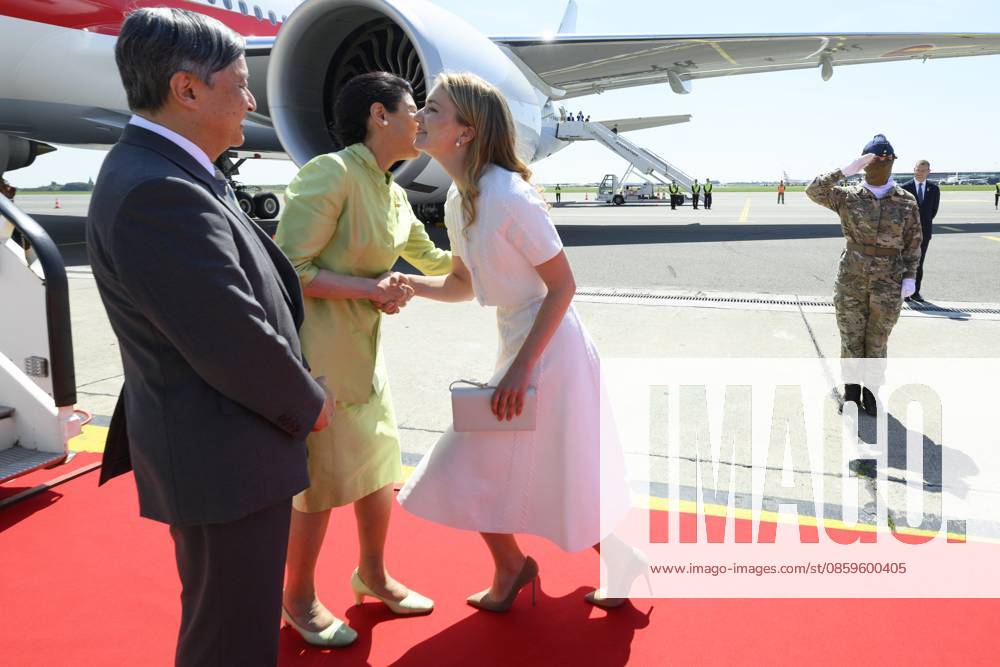 Crown Princess Elisabeth welcomes Japanese Emperor Naruhito and Japanese Empress Masako upon the arrival at Melsbroek military airport for an official state visit of the Japanese Emperor and Empress to Belgium, on Saturday 20 June 2026, in Brussels. The Emperor and Empress of Japan visit Belgium from June 20-25. POOLxPHILIPxREYNAERS 178446543