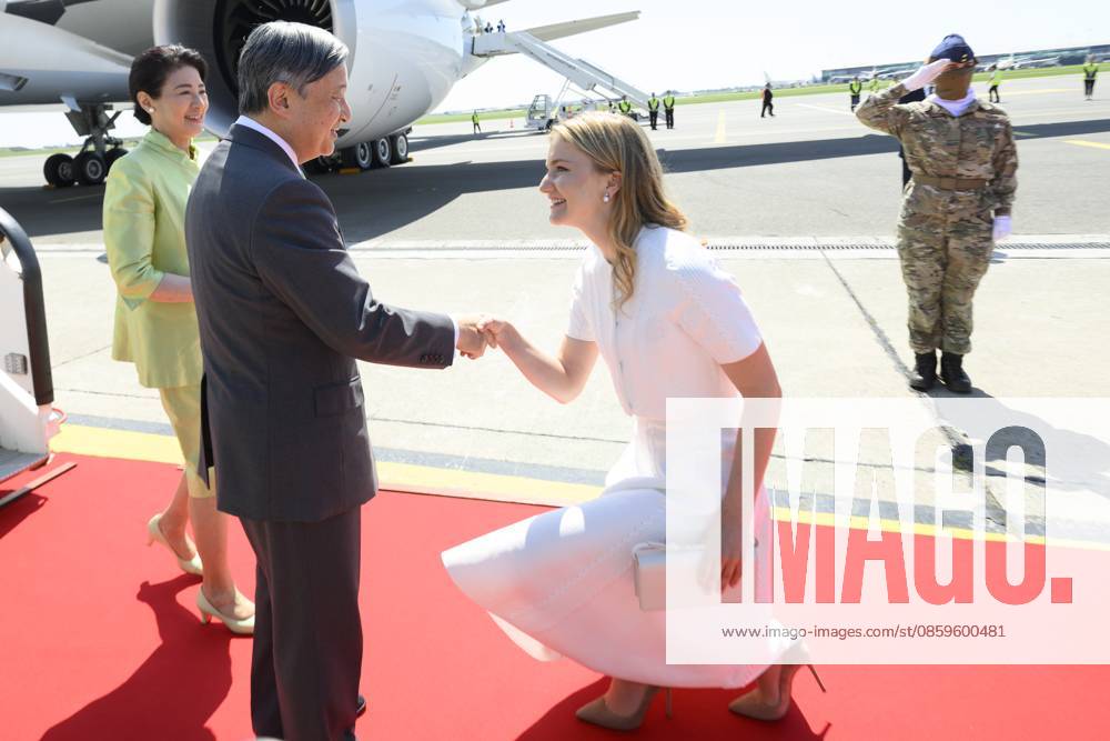 Crown Princess Elisabeth welcomes Japanese Emperor Naruhito and Japanese Empress Masako upon the arrival at Melsbroek military airport for an official state visit of the Japanese Emperor and Empress to Belgium, on Saturday 20 June 2026, in Brussels. The Emperor and Empress of Japan visit Belgium from June 20-25. POOLxPHILIPxREYNAERS 178447258