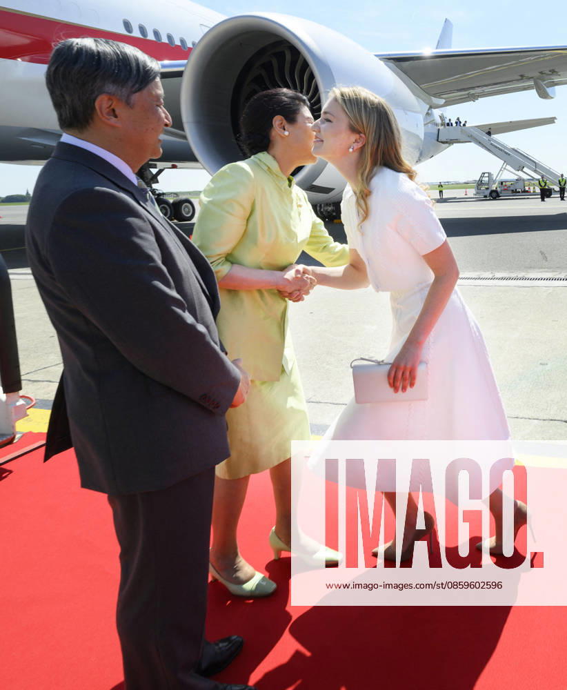 Crown Princess Elisabeth Welcomes Japanese Emperor and Empress - Brussels Emperor Naruhito of Japan and his wife, Empress Masako are welcomed by Princess Elisabeth of Belgium upon their arrival at Melsbroek airport in Brussels, Belgium, 20 June 2026. The Japanese imperial majesties are on a state visit to Belgium. This year, Belgium and Japan celebrate 160 years of diplomatic relations. This state visit is therefore the opportunity to confirm the close ties between the two countries, which are also reflected in the special bond between the Belgian royal family and the Japanese imperial family Photo by Pool ABACAPRESS.COM Brussels Belgium