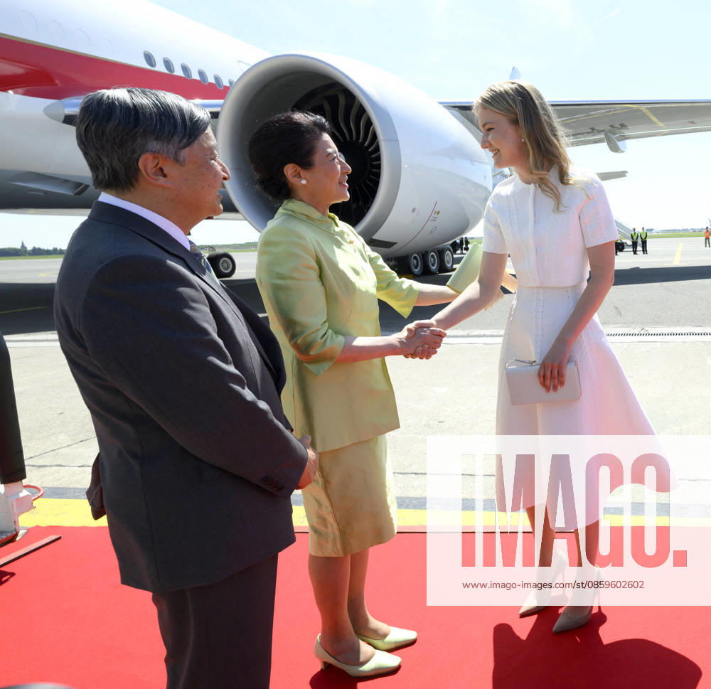 Crown Princess Elisabeth Welcomes Japanese Emperor and Empress - Brussels Emperor Naruhito of Japan and his wife, Empress Masako are welcomed by Princess Elisabeth of Belgium upon their arrival at Melsbroek airport in Brussels, Belgium, 20 June 2026. The Japanese imperial majesties are on a state visit to Belgium. This year, Belgium and Japan celebrate 160 years of diplomatic relations. This state visit is therefore the opportunity to confirm the close ties between the two countries, which are also reflected in the special bond between the Belgian royal family and the Japanese imperial family Photo by Pool ABACAPRESS.COM Brussels Belgium