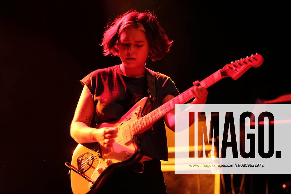 Lindsey Jordan alias Snail Mail bei einem Konzert im Columbia Theater in Berlin, 20. Juni 2026. Snail Mail Konzert Berlin