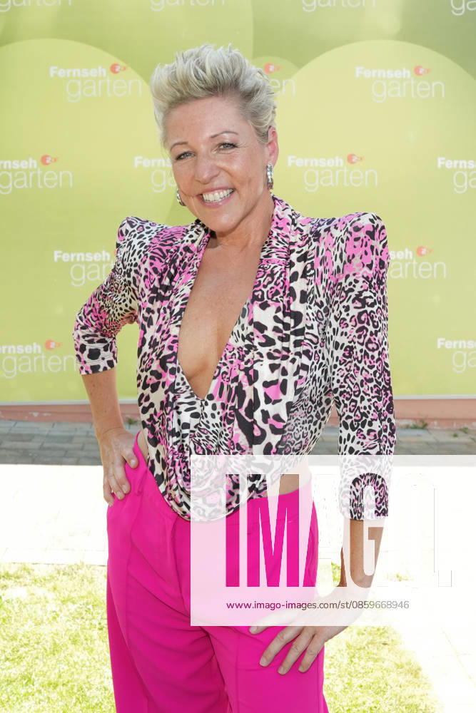 ZDF-Fernsehgarten 2026. Alexandra Hofmann im ZDF Fernsehgarten mit dem Motto Discofox am 21.06.2026 in Mainz. Mainz ZDF Fernsehgarten Rheinland-Pfalz