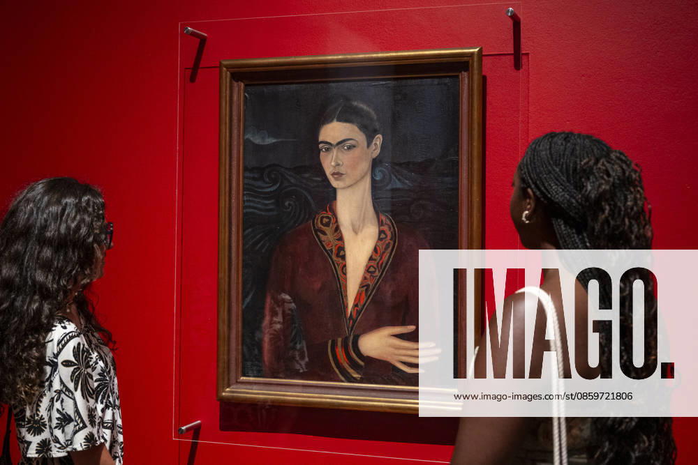 LONDON, UK. Staff with Ã¢â‚¬ËœAutorretrato (con vestido de terciopelo) Self-Portrait (in a Velvet Dress)Ã¢â‚¬â ¢ 1926, KahloÃ¢â‚¬â ¢s first self-portrait (a gift for her then boyfriend, Alejandro GoÂ³mez Arias), at a preview of Frida: The Making of an Icon, a new exhibition at Tate Modern tracing Mexican painterÃ¢â‚¬â ¢s KahloÃ¢â‚¬â ¢s transformation from relatively unknown painter to global cultural phenomenon. Over 30 original works by Frida Kahlo alongside other works are on show runs 25 June 2026 to 3 January 2027. London UK - ZUMAl94_ 20260622_zaf_l94_052