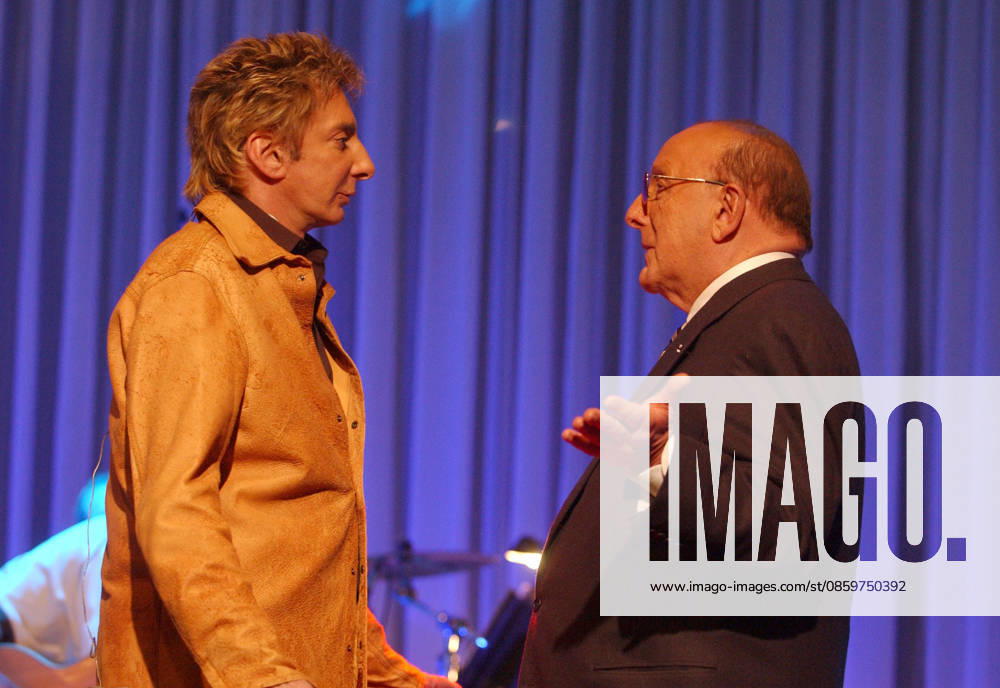 Beverlly Hills, California - Barry Manilow and Clive Davis. 2006 Clive Davis Party Sound Check and Reception sponsored by L Oreal, Rhapsody, and XM Satellite Radio held at the Beverly Hilton Hotel. Beverly Hills USA - ZUMAa123 20260622_zaa_a123_008