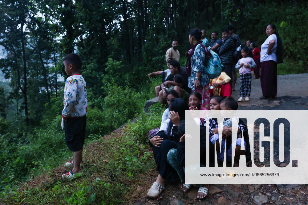 People in Nepal flee homes amid flash flood warning BIDUR, NEPAL - AUGUST 30: Residents living along Trishuli River take shelter at higher ground after fleeing homes early in the morning, as authorities issue new flash flood warning, in Bidir, Nuwakot, Nepal, on August 30, 2026. More than 2,000 people remain missing while hundreds of people have died, following the flash flood and landslide near the Nepal-China border earlier. Among the missing foreign nationals include those from China, India, the United States, Australia, the United Kingdom and South Korea. Daniel Ceng Anadolu Bidur Nepal. Editorial use only. Please get in touch for any other usage.