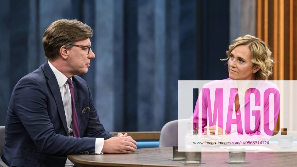 Pictured from left: Nico Lange, Director of the Institute for Risk Analysis and International Security, in conversation with Caren Miosga, GER, Berlin, studio, guest on Caren Miosga’s show, political talk show, TV, program, recording, pre-recorded, Das Erste, from Studio 20 in Adlershof, topic: Russia’s hybrid war—how great is the threat to Germany?, August 30, 2026,