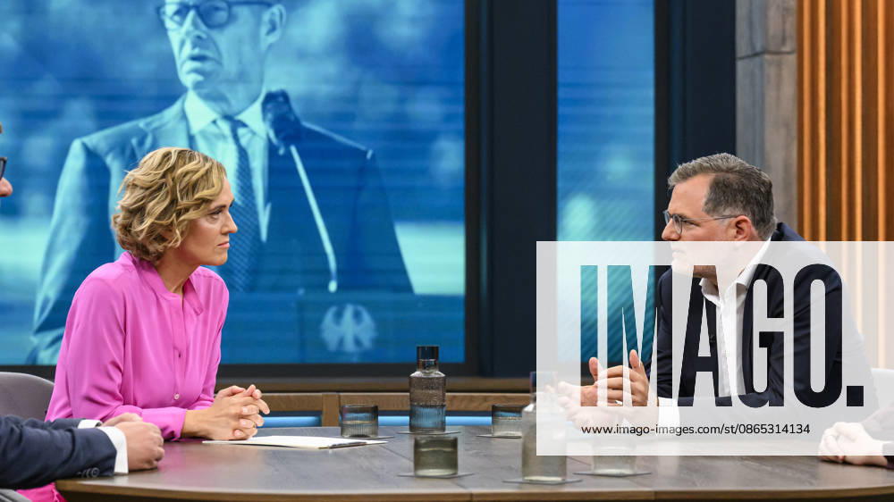 Pictured from left: Wolfgang Schmidt, former Chief of Staff to the Chancellor and Commissioner for the Intelligence Services, SPD, in conversation with Caren Miosga, GER, Berlin, studio, guest on Caren Miosga’s show, political talk show, TV, program, recording, pre-recorded, Das Erste, from Studio 20 in Adlershof, topic: Russia’s hybrid war—how great is the threat to Germ