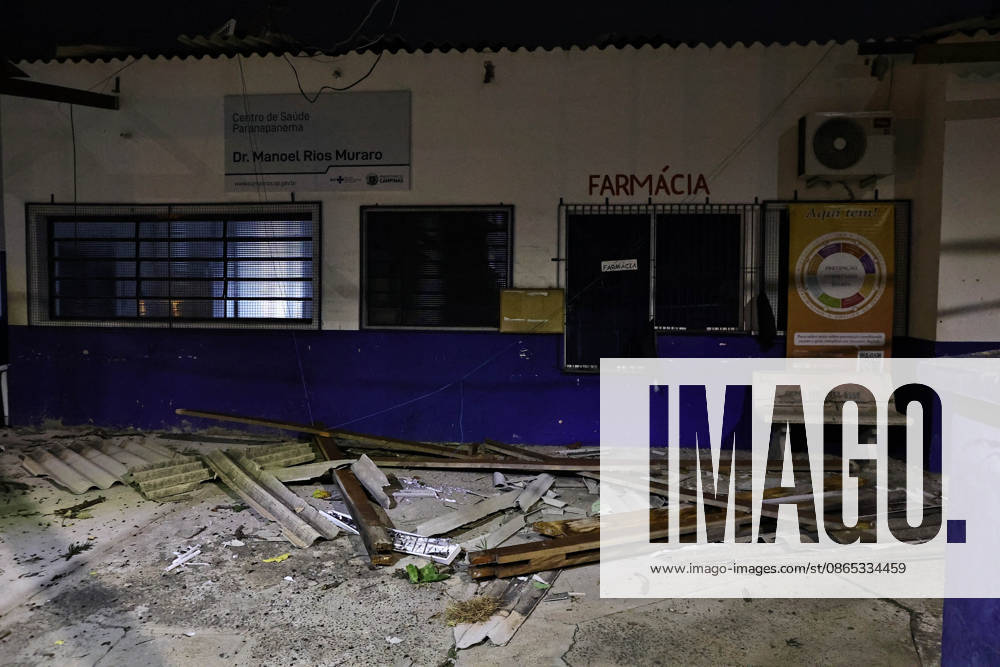CAMPINAS, SP - 30.08.2026: TEMPORAL PROVOCA ESTRAGOS EM CAMPINAS - The storm that hit Campinas (SP) on Sunday afternoon (30) ripped the roof off the Paranapanema Health Center and the Brigida Chinaglia Costa CEI, on Rua Boaventura Lemos, in Jardim Guarani. The street was left without power and CPFL reported that it was working to restore the service. x3007577x LeandroxFerreira