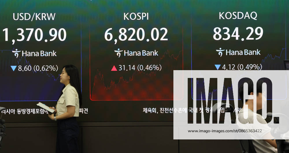 KOSPI rises KOSPI rises A financial data screen in the dealing room of Hana Bank in Seoul on Aug. 31, 2026, shows the benchmark Korea Composite Stock Price Index having risen 31.14 points, or 0.46 percent, to close at 6,820.02. Seoul shares ended higher on a rebound in tech stocks, as investors remained cautious about a possible interest rate hike following Federal Reserve Chair Kevin Warsh s speech at the Jackson Hole symposium. (Yonhap) 2026-08-31 15:54:16 < 1980-2026 YONHAPNEWS AGENCY. .> ¼­¿ïÆ¯º°½Ã