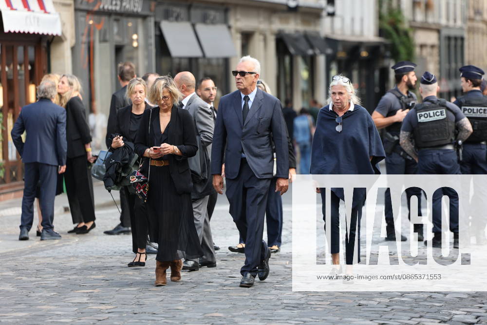 Nicolas Altmayer Funeral - Paris Guests and relatives during the funeral of French film producer Nicolas Altmayer at Saint Germain des Pres church in Paris, France on August 31, 2026. He was the co-founder of Mandarin Compagnie, and died in a car accident with his partner, Dior executive Mathilde Favier on August 17, aged 61 and 57, respectively. Photo by Raphael Lafargue ABACAPRESS.COM Paris France