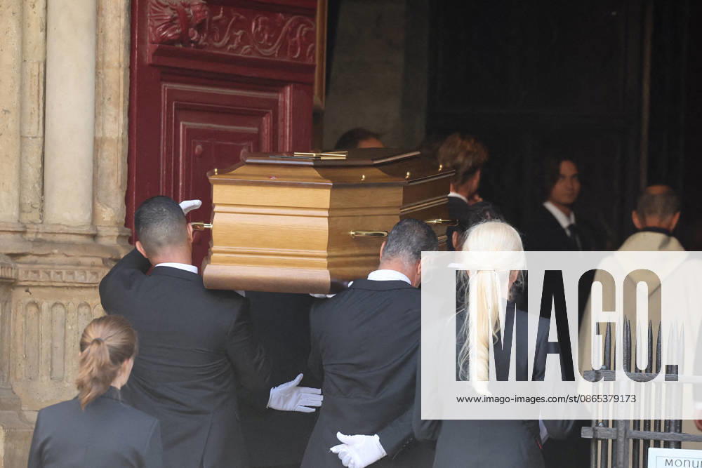 The Coffin Arrives at the Funeral of Nicolas Altmayer at theChurch of Saint-Germain-des-Prés in Paris on August 31, 2026 Dominique Jacovides Cyril Moreau Bestimage Arrival at the funeral of Nicolas Altmayer at the Church of Saint-Germain-des-Prés in Paris on August 31, 2026 Paris, France