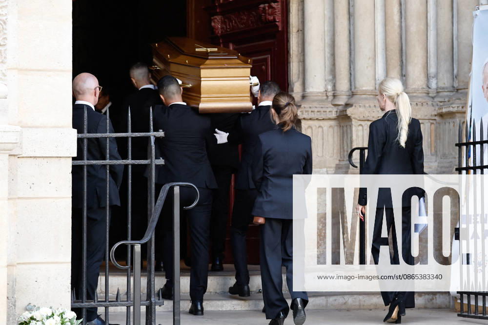 The Coffin: Arrivals at the Funeral of Nicolas Altmayer at theChurch of Saint Germain des Prés in Paris on August 31, 2026 Dominique Jacovides Cyril Moreau Bestimage Arrival at the funeral of Nicolas Altmayer at the Church of Saint Germain des Prés in Paris on August 31, 2026 Paris, France