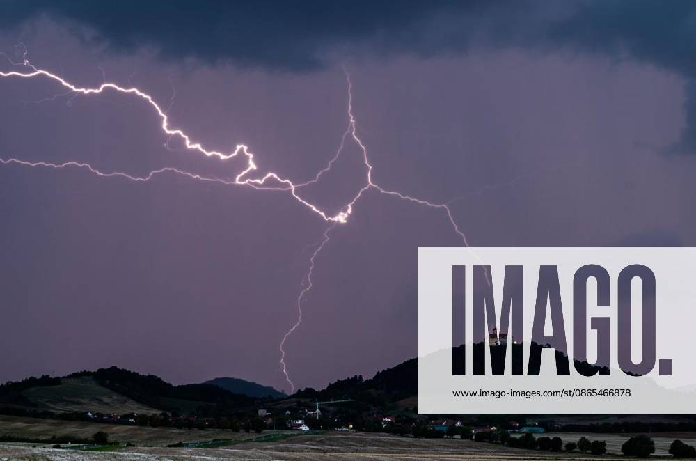 THUNDERSTORM OVER THURINGIA ** FOR **31 08 2026 Arnstadt A thunderstorm front moves across Thuringia in the evening, as seen here over the Veste Wachsenburg in the Ilm district. Photographed in Germany, Thuringia, Arnstadt. Copyright SaschaxFromm