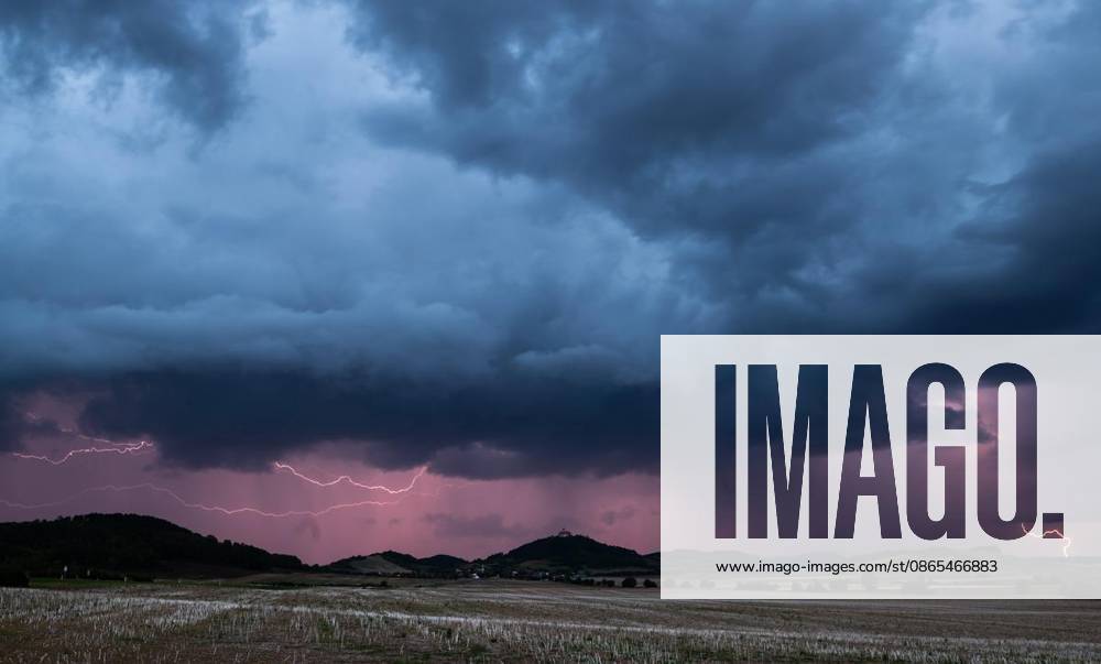 THUNDERSTORM OVER THURINGIA ** FOR **31 08 2026 Arnstadt A thunderstorm front moves across Thuringia in the evening, as seen here over the Veste Wachsenburg in the Ilm district. Photographed in Germany, Thuringia, Arnstadt. Copyright SaschaxFromm