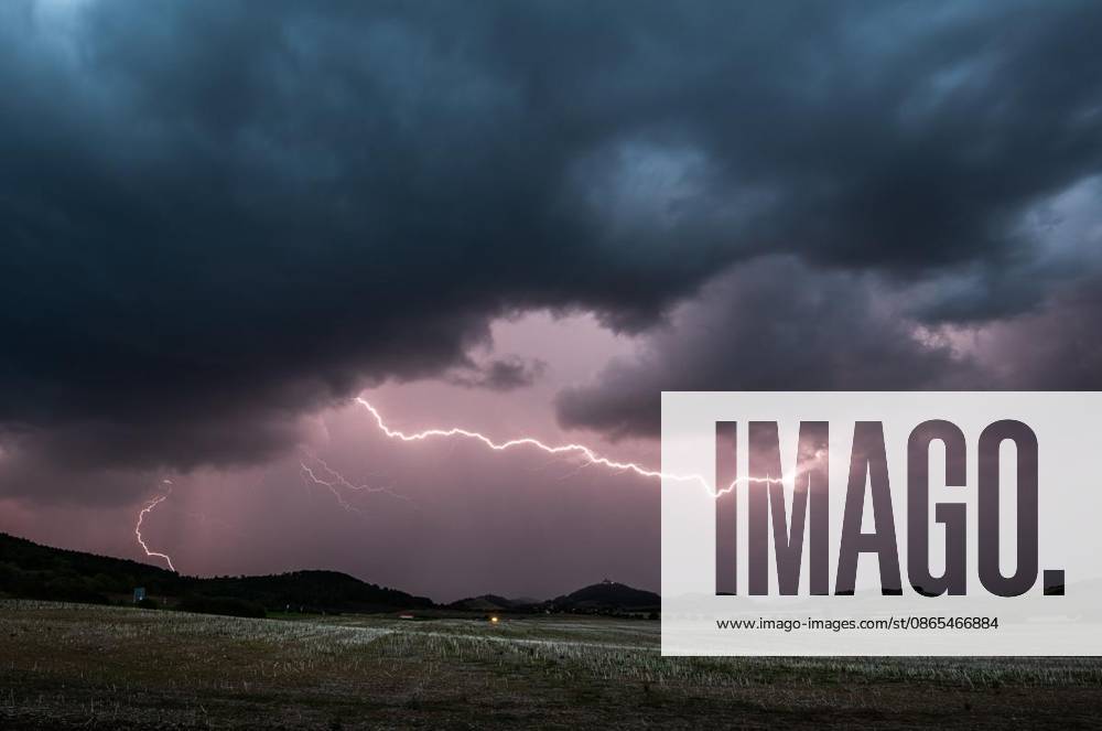 THUNDERSTORM OVER THURINGIA ** FOR **31 08 2026 Arnstadt A thunderstorm front moves across Thuringia in the evening, as seen here over the Veste Wachsenburg in the Ilm district. Photographed in Germany, Thuringia, Arnstadt. Copyright SaschaxFromm