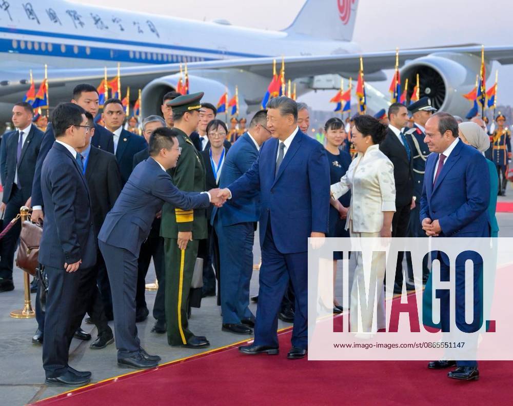 Chinese President Xi arrives in Egypt after 10 years CAIRO, EGYPT - SEPTEMBER 1: (---- - MANDATORY CREDIT - EGYPTIAN PRESIDENCY HANDOUT - NO MARKETING NO ADVERTISING CAMPAIGNS - DISTRIBUTED AS A SERVICE TO CLIENTS----) Egyptian President Abdel Fattah el-Sisi (R) welcomes his Chinese counterpart, President Xi Jinping (3rd R), at Cairo International Airport in Cairo, Egypt, on September 1, 2026. Xi Jinping arrives in Egypt for an official visit, his first visit to the country in 10 years. Egyptian Presidency Handout Anadolu Cairo Egypt. Editorial use only. Please get in touch for any other usage.