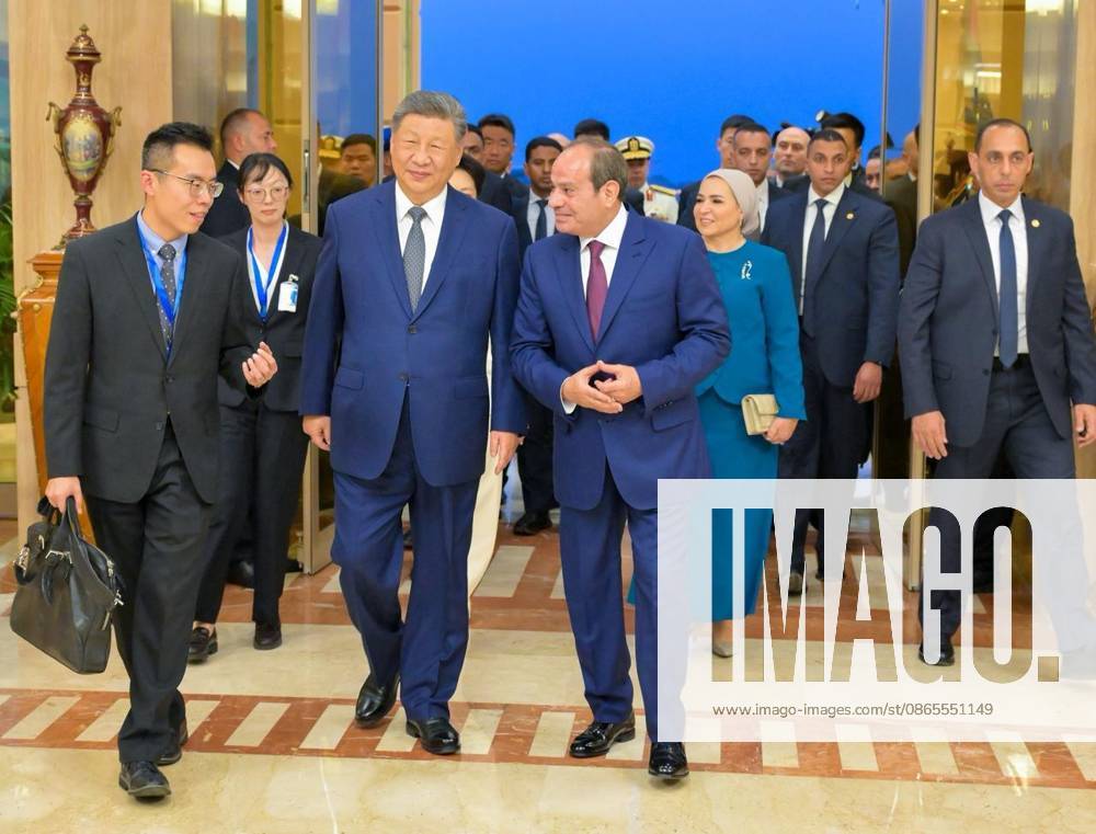 Chinese President Xi arrives in Egypt after 10 years CAIRO, EGYPT - SEPTEMBER 1: (---- - MANDATORY CREDIT - EGYPTIAN PRESIDENCY HANDOUT - NO MARKETING NO ADVERTISING CAMPAIGNS - DISTRIBUTED AS A SERVICE TO CLIENTS----) Egyptian President Abdel Fattah el-Sisi (3rd L) welcomes his Chinese counterpart, President Xi Jinping (2nd L), at Cairo International Airport in Cairo, Egypt, on September 1, 2026. Xi Jinping arrives in Egypt for an official visit, his first visit to the country in 10 years. Egyptian Presidency Handout Anadolu Cairo Egypt. Editorial use only. Please get in touch for any other usage.