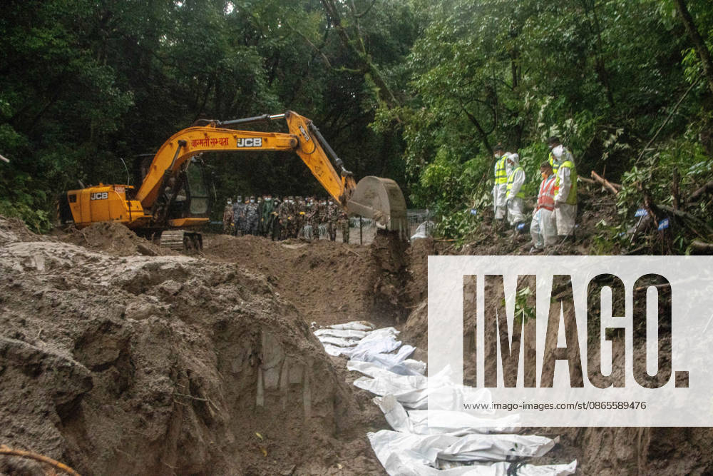 Rescue workers and officials manage a mass burial trench for unidentified remains recovered after severe flash floods in Gokarna, Kathmandu. Authorities initiated temporary burials as morgue capacities reached limits following the disaster. Kathmandu Nepal - ZUMAs197 20260901_aaa_s197_246