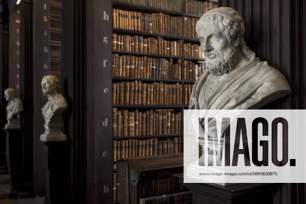 Büste von Platon in der Long Room Library, Trinity College Dublin, Irland Bust of Plato in the Long Room Library, Trinity College Dublin, Ireland