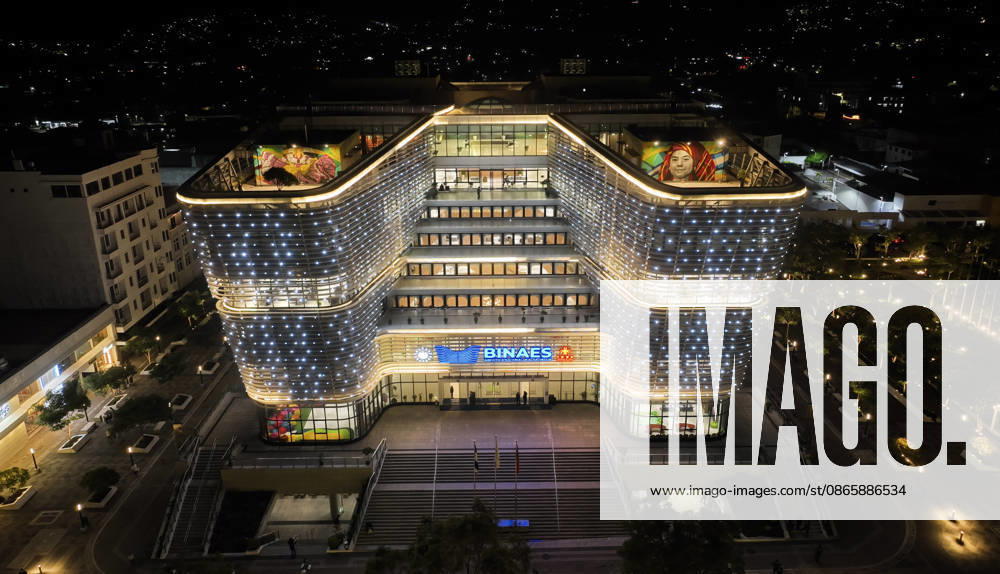 (260904) -- SAN SALVADOR, Sept. 4, 2026 -- An aerial drone photo taken on Sept. 3, 2026 shows a night view of the National Library of El Salvador in San Salvador, El Salvador. The China-aided National Library of El Salvador was officially inaugurated in November 2023. It has seven floors, a total floor area of approximately 24,000 square meters, and is open to the public 24 hours a day. The library has become a new cultural landmark in San Salvador. ) EL SALVADOR-SAN SALVADOR-CHINA-AIDED NATIONAL LIBRARY LiuxWenhui