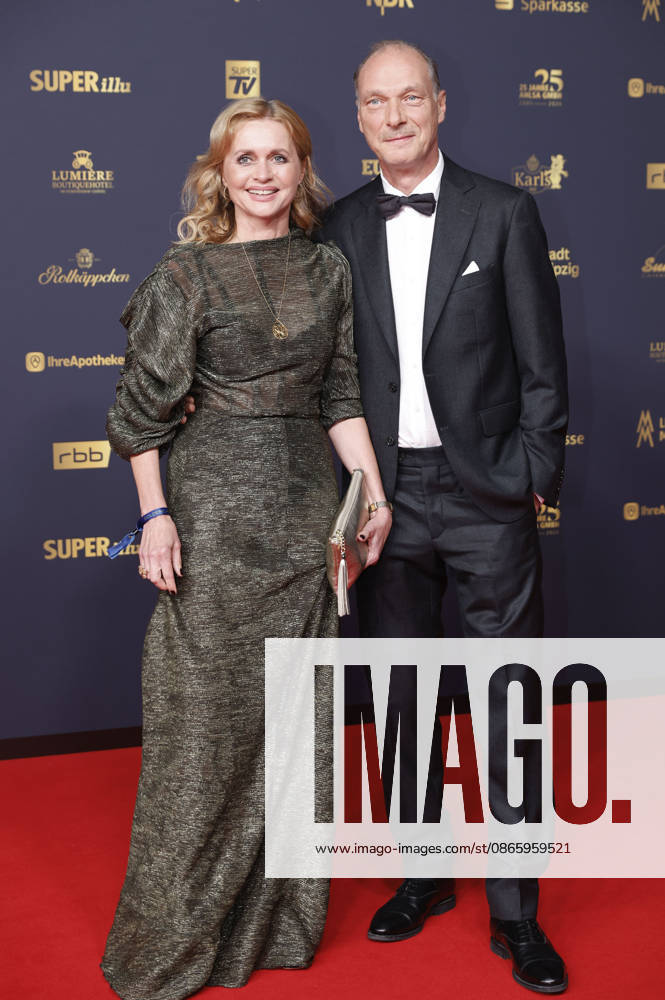 Martin Brambach mit Ehefrau Christine Sommer bei der 32. Verleihung der Goldenen Henne 2026 in der Leipziger Messe. Leipzig
