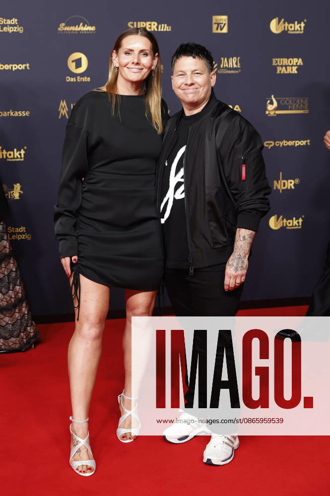 Kerstin Ott mit Ehefrau Karolina Köppen bei der 32. Verleihung der Goldenen Henne 2026 in der Leipziger Messe. Leipzig