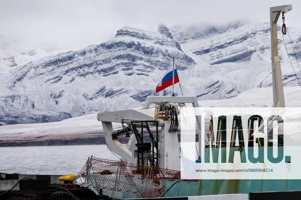 The Professor Molchanov research vessel moored in Barentsburg on the Spitsbergen Archipelago Norway - ZUMAt113 20260905_zaa_t113_167