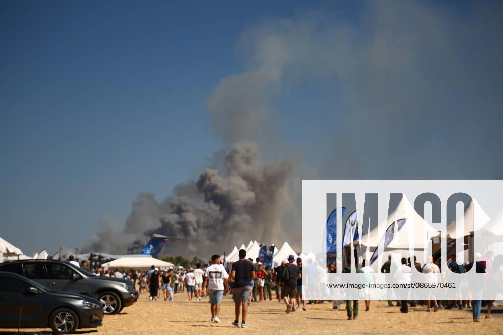 Smoke rises after an F-4 Phantom fighter aircraft carrying two pilots crashed during an air show in Greece. Emergency services responded to the scene following the crash. Thiva Greece - ZUMAx103 20260905_zip_x103_001
